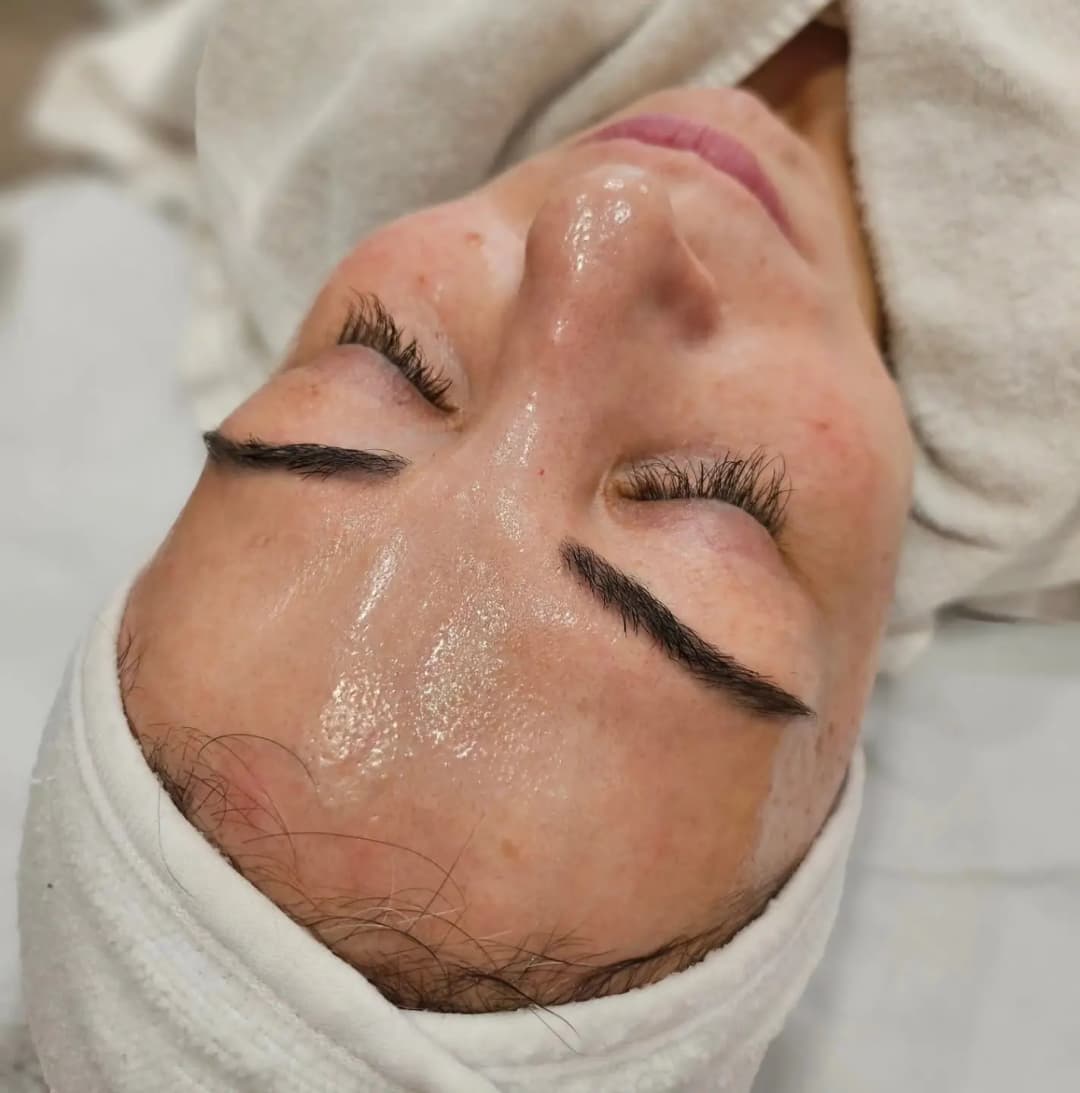 Salón de belleza "Lashes Room" – pestañas y cejas (2/3)