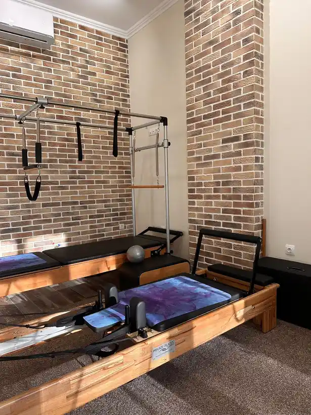 Estudio de Pilates y Yoga "Reformer Zone" - Lazur (2/2)