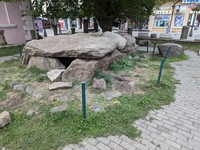 Археологическа експозиция на открита тракийска гробница