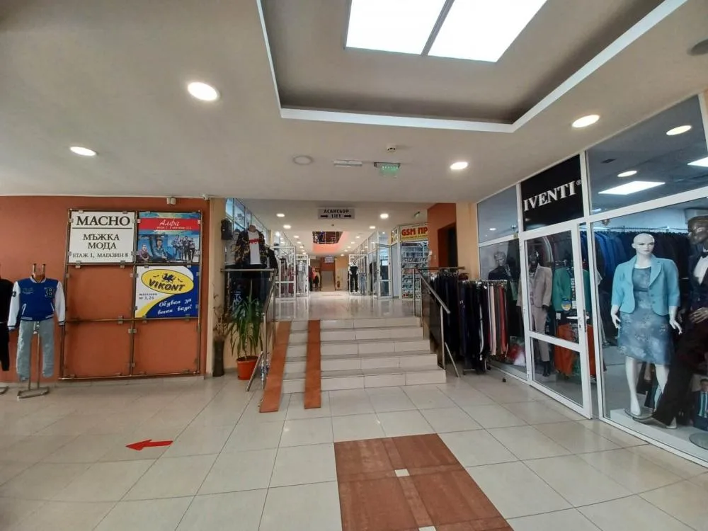 Mall "Prestige" - centro commerciale a Burgas (4/4)