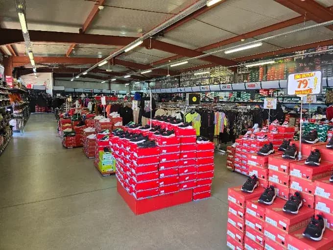 Sklep outlet "Big Outlet" (2/2)