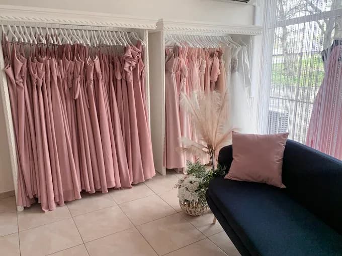 Negozio di abiti da sposa e da damigella "IMAGO The Label" (2/3)