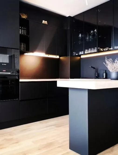Möbelgeschäft "Alfa Design" (3/4)