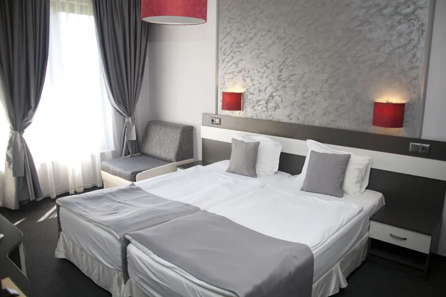 Hotel "Gran Vía" (2/3)