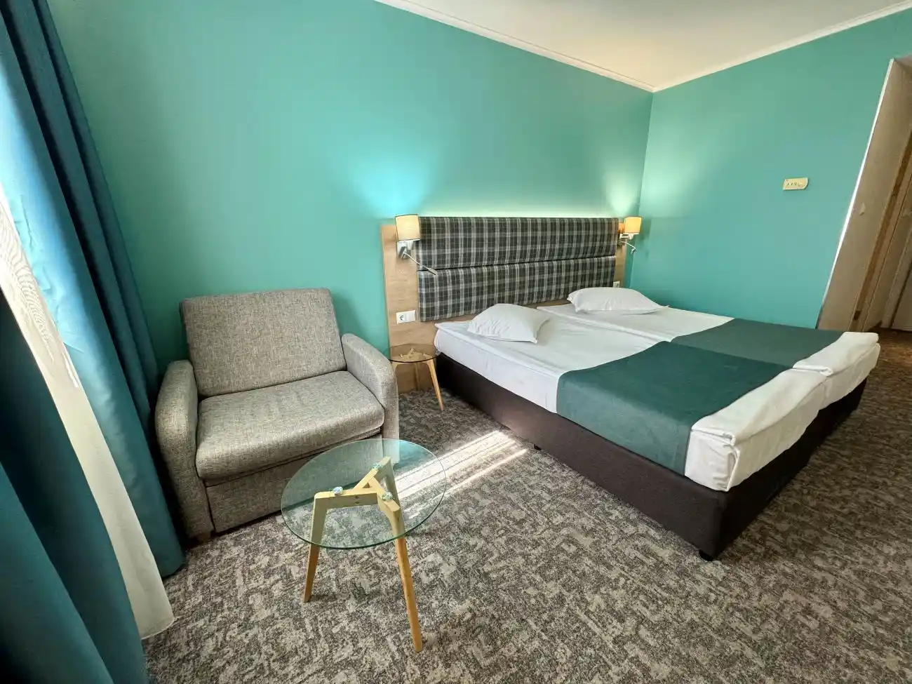 Hotel "Aqua" (2/4)
