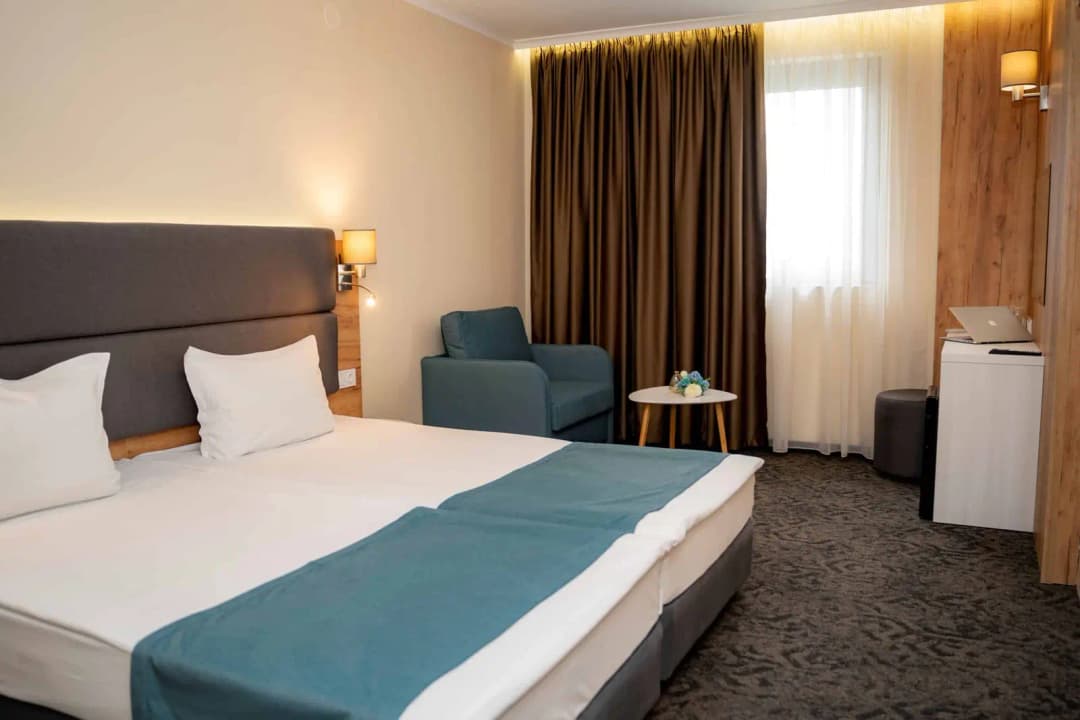 Hotel "Aqua" (3/4)
