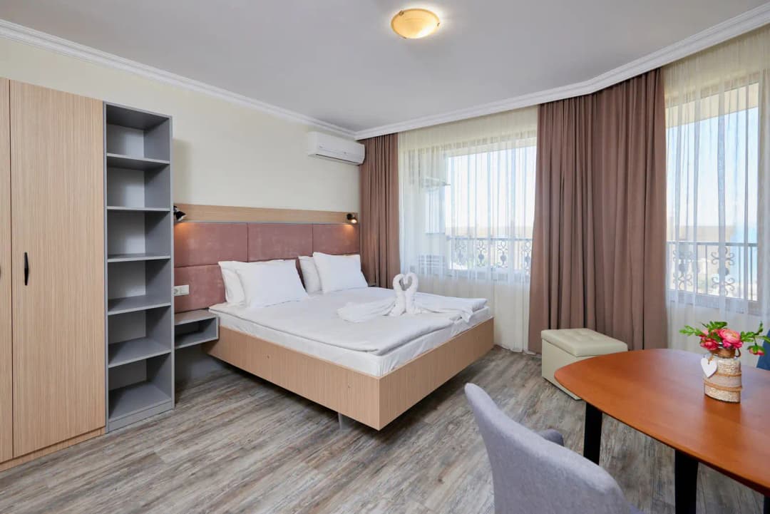 Apartahotel "Crotiria" (3/5)