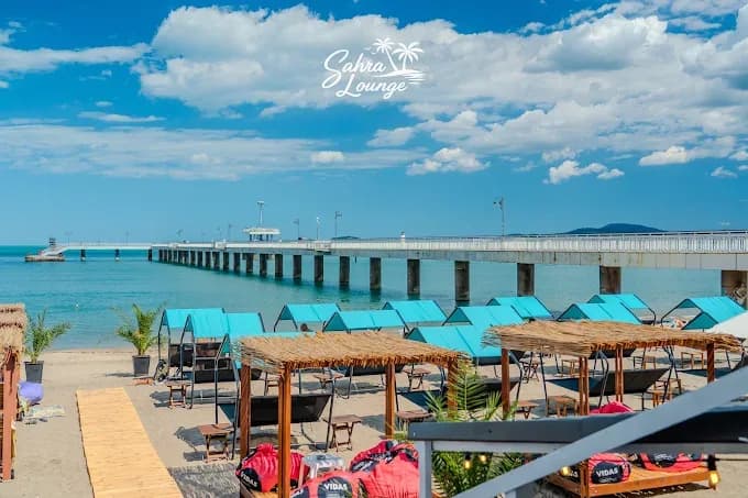 Плажен бар "Sahra Lounge"