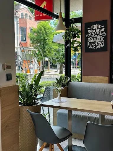 "Le Cafe" (3/3)