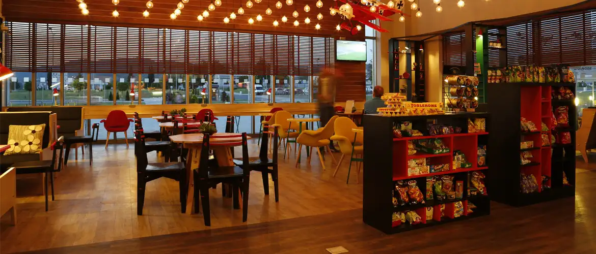 "Ginger" Café am Flughafen Burgas (2/4)